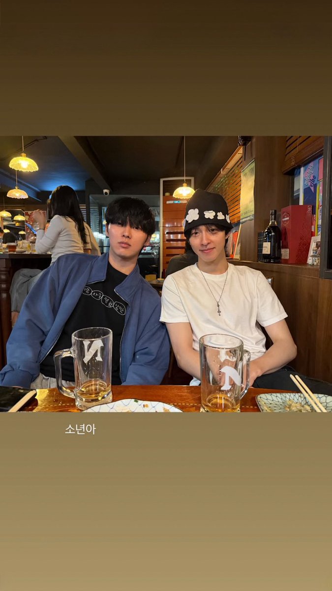 chou_14's tweet photo. 홍경이모자가 진짜웃긴거같애ㅠ 
여성복라인이던데 … https://t.co/Pgc6oaqPNH
