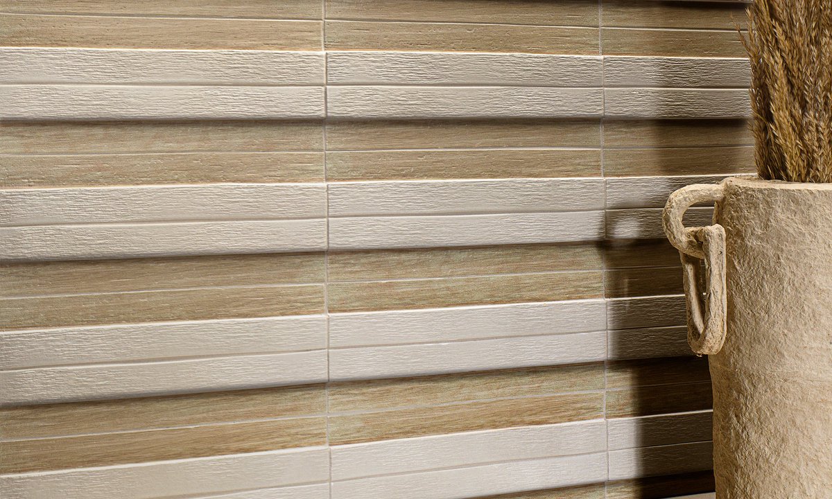 NatucerOnda's tweet photo. Hagi Wood convierte la pared en una superficie viva, con el carácter cálido de la madera. Inspirada en la cerámica japonesa Hagi-yaki, sus piezas de volumen suave y textura artesanal crean profundidad y movimiento. Ideal para revestir cocinas, baños y muros con personalidad. https://t.co/tFXS3p6hGT