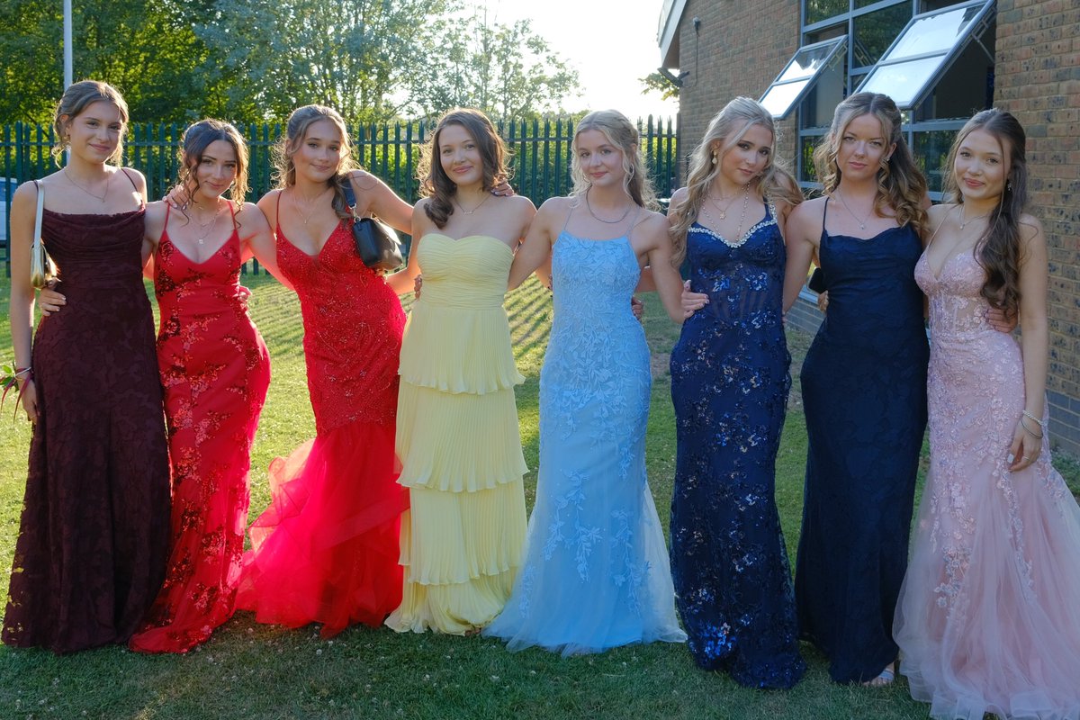 TheAbbeyTHAT's tweet photo. ✨ A fantastic evening celebrating our amazing Year 11 students at Prom last Friday! Wishing you all the very best for the future! we're so proud of everything you've achieved. 🎓💙

#BeTheBestYouCanBe https://t.co/5cb5zv0KNV