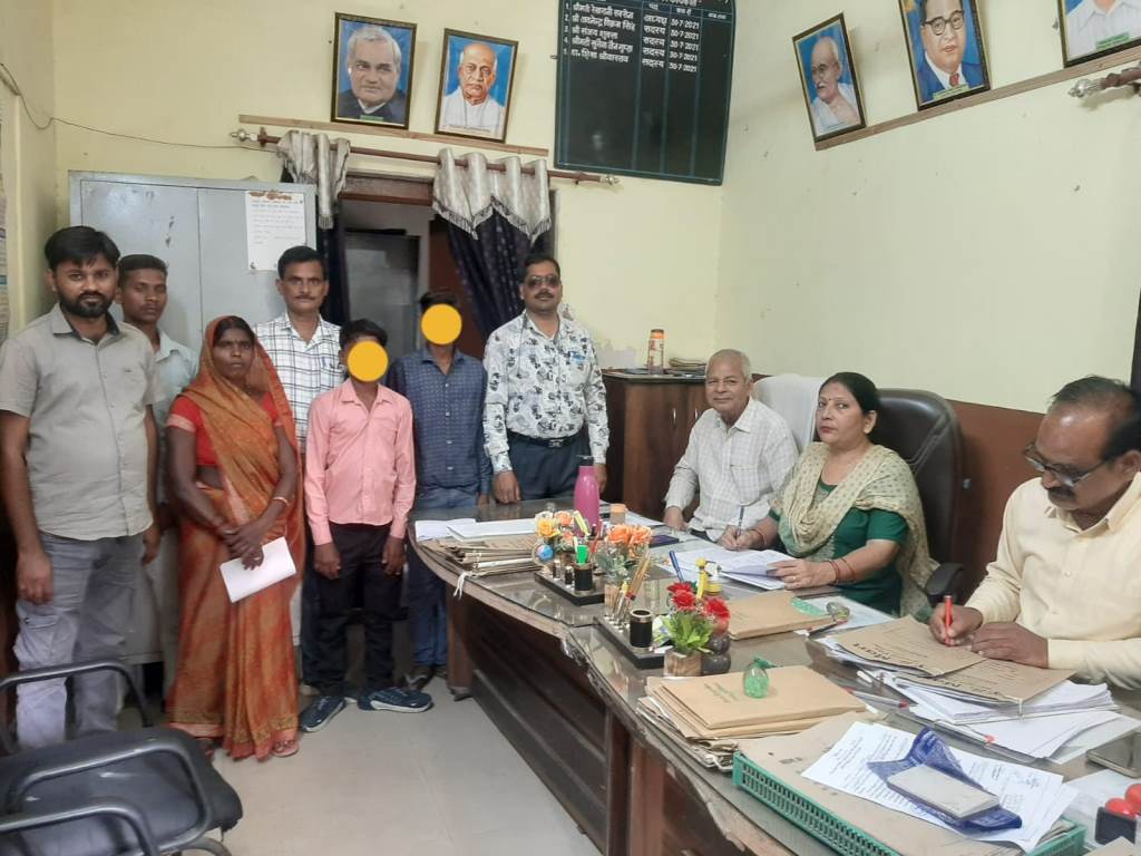 pacelko2000's tweet photo. The rescue of 62 children from a train in Sitapur and Shahjhanpur railway station (June26) is a powerful example of how collective action and strong coordination with child Help line, Railway Police, GRP, CWC, JRC and PACE can protect children from organized trafficking networks. https://t.co/NIAs7hK2x6