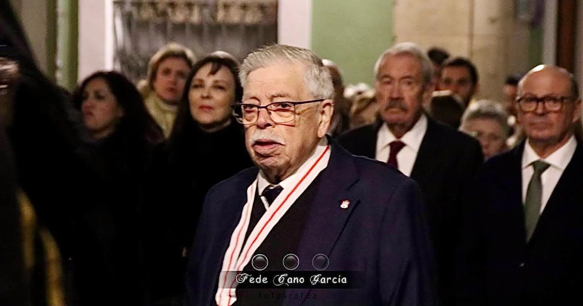 SBLaTorreta's tweet photo. Hoy la Foguera Plaza de Santa María está de luto. Nos ha dejado Vicente Sala Blasco, uno de sus grandes pilares. Recordaremos siempre su entrega, su trabajo constante por los demás y su amor incondicional por la fiesta alicantina. https://t.co/XoESu6vcV4