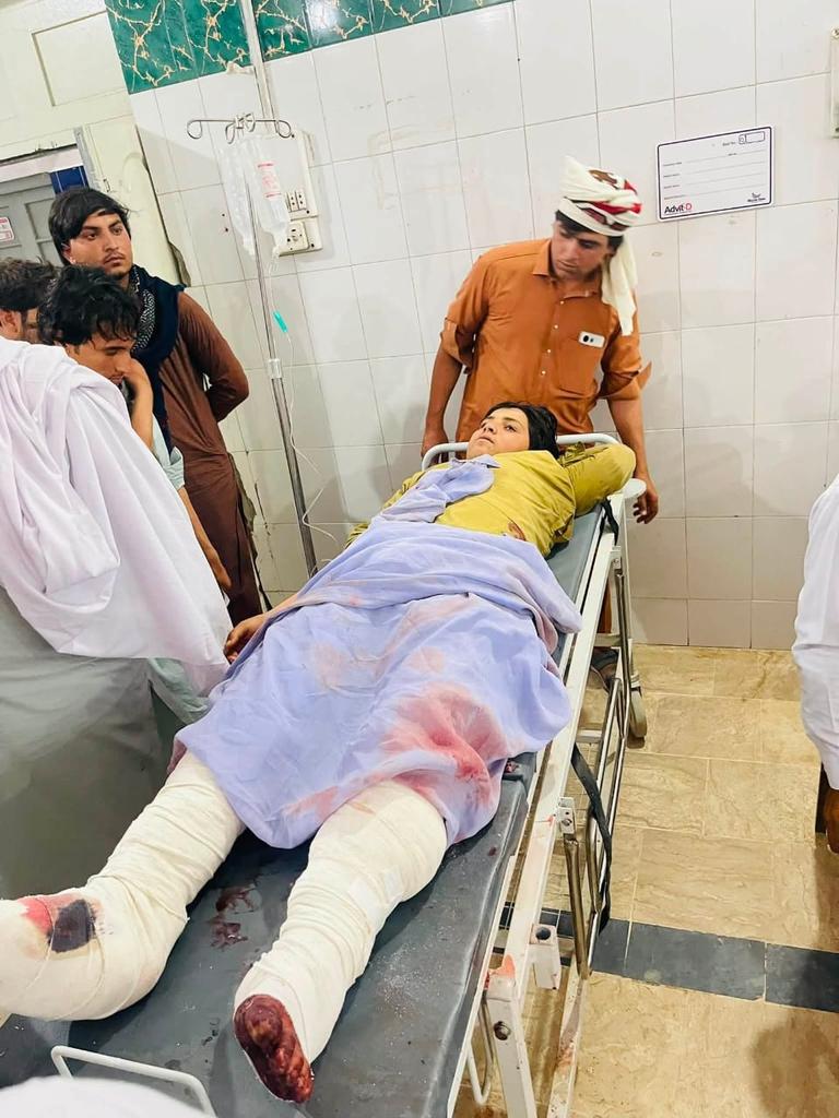 Afghan0344's tweet photo. بنوں کے علاقے بکاخیل میں پاکستانی فوج کے مبینہ ڈرون حملے میں ایک اسکول کا طالب علم شہید جبکہ تین دیگر زخمی ہو گئے۔

یہ کوئی پہلا واقعہ نہیں، ایسے حملوں میں بارہا عام شہری، خصوصاً بچے، خواتین اور بے گناہ افراد متاثر ہوئے ہیں۔ https://t.co/JOpCpyRzbR