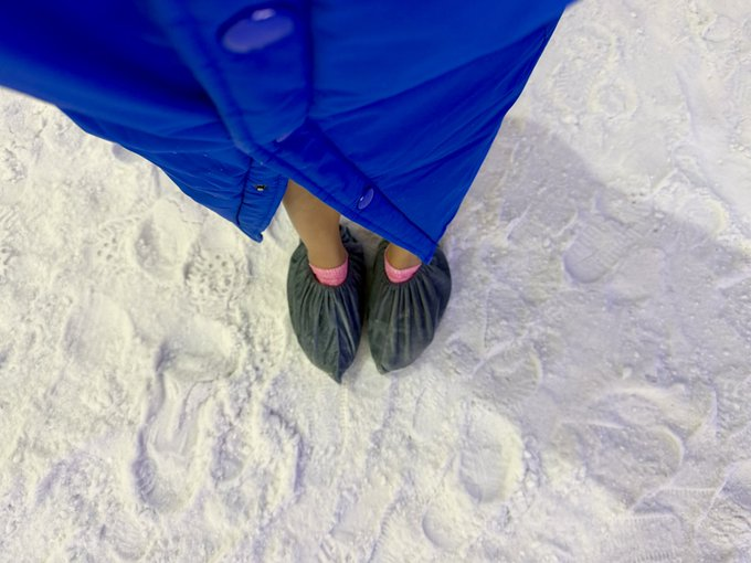 k8rantss's tweet photo. 没租棉裤的我冷得瑟瑟发抖 夏天玩雪记得带长裤穿运动鞋  现在刺激的项目是玩不了一点 真的是上年纪了🤣📷 🤣 https://t.co/muznRHHNbj