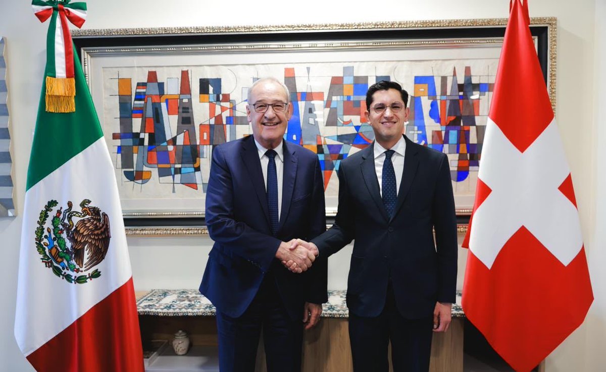 EmbaMexSui's tweet photo. En el marco del 80 aniversario del establecimiento de relaciones diplomáticas entre México y Suiza, el presidente de Suiza, @ParmelinG, llegó a la Ciudad de México para una visita oficial. https://t.co/FEZ6V2a5W1