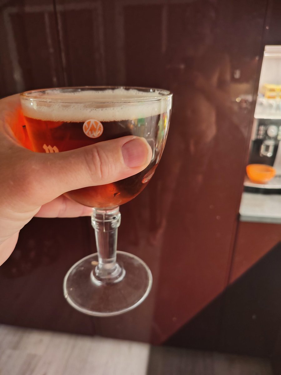 MerinosOlivier's tweet photo. C'est l'heure de l'apéro, alors santé
#me
#moi
#biere
#apero
#reflet https://t.co/ECwFsnCkiC
