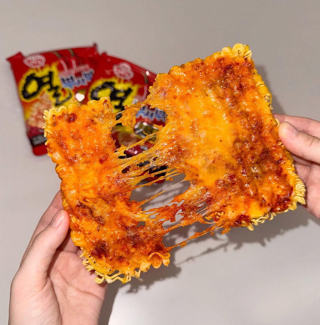 otoki_daily's tweet photo. 덥고 습해서 화가 날 때는
니킥뿌셔! 팝핀뿌셔! 뿌셔~뿌셔↗

매운맛으로 스트레스 화끈하게 날려줄
열 뿌셔뿌셔 라면땅 레시피 들고 와써요🔥

열 뿌셔뿌셔에 마요네스랑 치즈 올리고
전자레인지에 40초 돌린 뒤 설탕 솔솔 뿌려주면?!

매콤달달 바삭한 열 라면땅 완성입니당 >⩊<

알티 + 팔로우하시면 추첨을 통해 보내드릴게용🎁