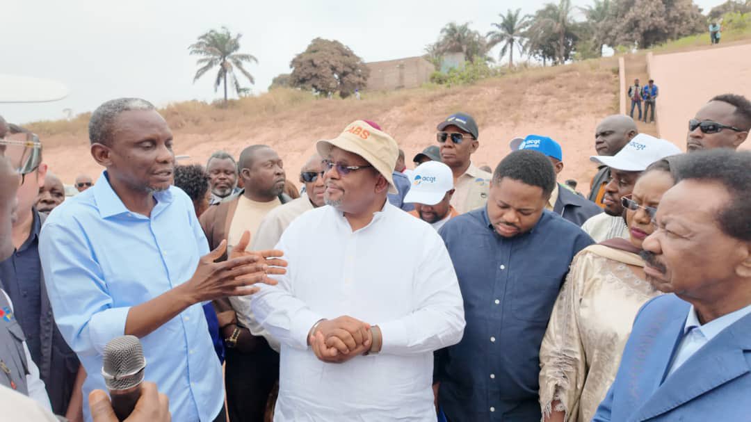 MinITP_RDC's tweet photo. ROCADES DE KINSHASA | Le président de l’Ass Nationale , Aimé Boji, a visité dim 5 juillet les chantiers avec le Ministre,
 John Banza Lunda. Longues de 73 km, les rocades sont ouvertes de Mbudi à Ndjoku. Plusieurs tronçons sont revêtus et 4 ponts, dont un de 180m, sont réalisés. https://t.co/SUyaCVnYy1