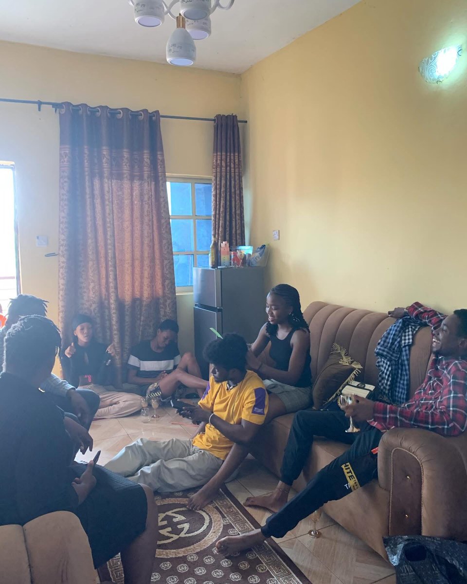 poetsneeded131's tweet photo. I hosted the Umuofia Team 😌
We had really fun time, amazing conversations about the #umuofiafest 
Such great time we had! Happy to host the team at house this year again! ❤️ https://t.co/6dkbOlXn4d