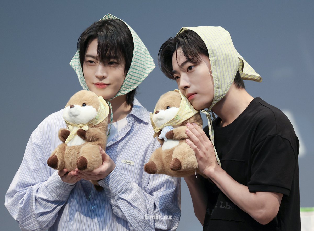 _limit_ez's tweet photo. 260705 프롬 대면
❤️🦦🧡

#온앤오프 #효진 #HYOJIN #이션 #ETION https://t.co/R1Iz9bxXJ6