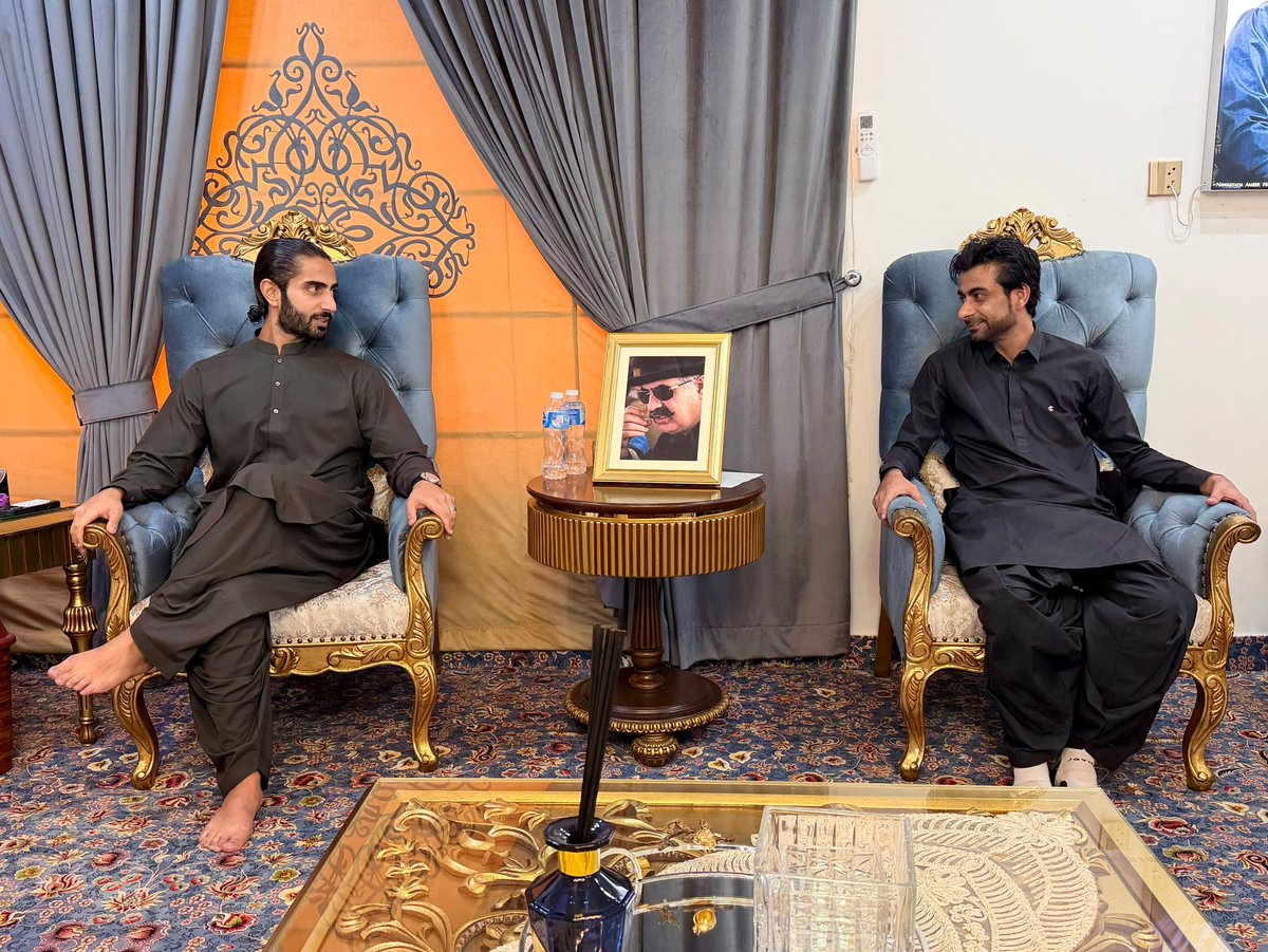 MahammadBezanjo's tweet photo. Mahammad Bezanjo and his Gwadar delegation met Advisor Nawabzada Ameer Hamza Zehri at Jhalawan House Quetta.They discussed regional and party affairs. The delegation included Jameel Zehri, Zakir Raza and Hakeem Majeed,with Haji Salahuddin and Mir Khan Muhammad Zehri also present. https://t.co/DXTxtvoV9o