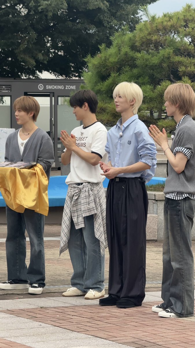 chxixen's tweet photo. 아홉도 보고 에잇턴도 보고 좋네요 https://t.co/5TWKSs03pd