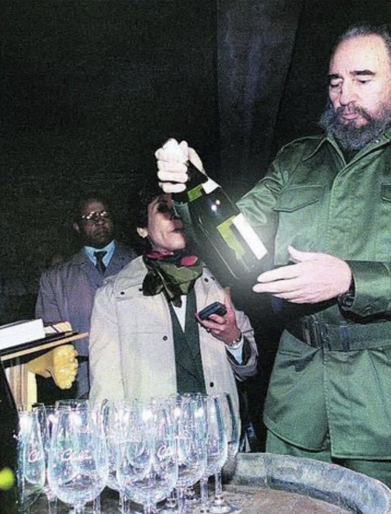 Maria50864140's tweet photo. @RamonEspinar PAra referente en el mundo de lucha contra el capitalismo Fidel Castro, y su continuidad https://t.co/gl7cMirKaT https://t.co/8M5aAdtQkd