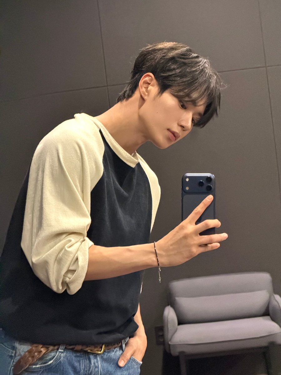 kongchak1120's tweet photo. 진짜 흑발러버 김준서 ㅋㅋㅋㅋㅋㅋㅋㅋ
난 세번째사진이 맘에들옹 https://t.co/RvEyp5XIOk