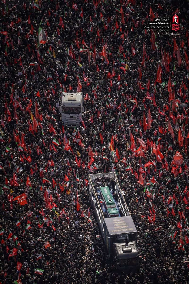 h34270's tweet photo. تصویر هوایی از حضور مردم تهران در تشییع رهبر شهید انقلاب.
این ها هما ن مردم مبعوث شده هست! https://t.co/liqW9tx5nV