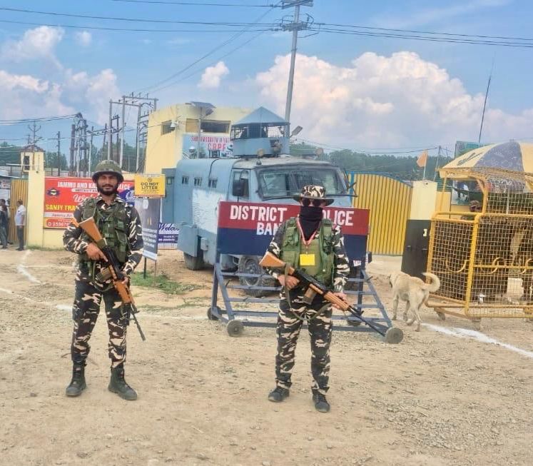2bnssb's tweet photo. #SSB secures Amarnath Yatri Transit Camp Shadipora to ensure pilgrim safety and uninterrupted transit operations.
@SSB_INDIA
#ssb 
#AmarnathYatra2026 https://t.co/R2G7rA29Xr