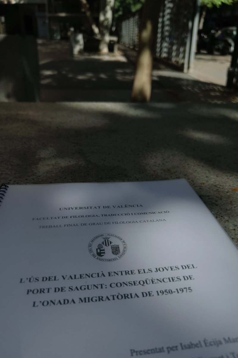 isabel_ecija's tweet photo. Ha estat enriquidor dur a terme aquest estudi sobre l’ús del valencià en un poble on el castellà monopolitza la vida quotidiana i el valencià queda relegat a l’escola i a les institucions. 
La predisposició a incrementar-ne l’ús és positiva, però encara queda molt per fer. https://t.co/LkoWelHJOc
