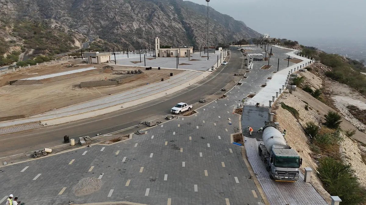 NewslyKSA's tweet photo. 📢 بدء تطوير مطل العارضة لتعزيز السياحة الجبلية في جازان 🇸🇦

🏔️ تطوير المطل ورفع جاهزيته
📐 يمتد على مساحة 288 ألف م²
💰 أُنشئ بتكلفة 5 ملايين ريال
🚶 مرافق للتنزه والرياضة والترفيه
🌧️ وجهة تزدهر خلال موسم الأمطار
🌿 يعزز السياحة البيئية والإطلالات البانورامية https://t.co/gz3i2y31yG