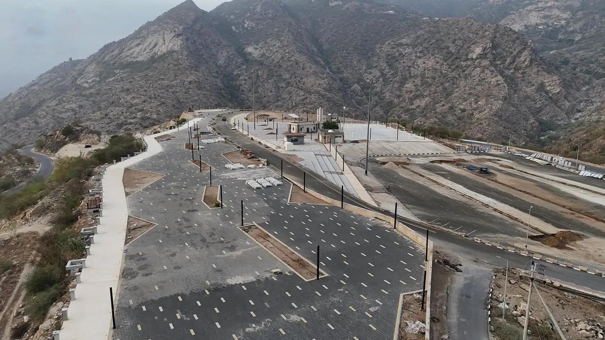 NewslyKSA's tweet photo. 📢 بدء تطوير مطل العارضة لتعزيز السياحة الجبلية في جازان 🇸🇦

🏔️ تطوير المطل ورفع جاهزيته
📐 يمتد على مساحة 288 ألف م²
💰 أُنشئ بتكلفة 5 ملايين ريال
🚶 مرافق للتنزه والرياضة والترفيه
🌧️ وجهة تزدهر خلال موسم الأمطار
🌿 يعزز السياحة البيئية والإطلالات البانورامية https://t.co/gz3i2y31yG