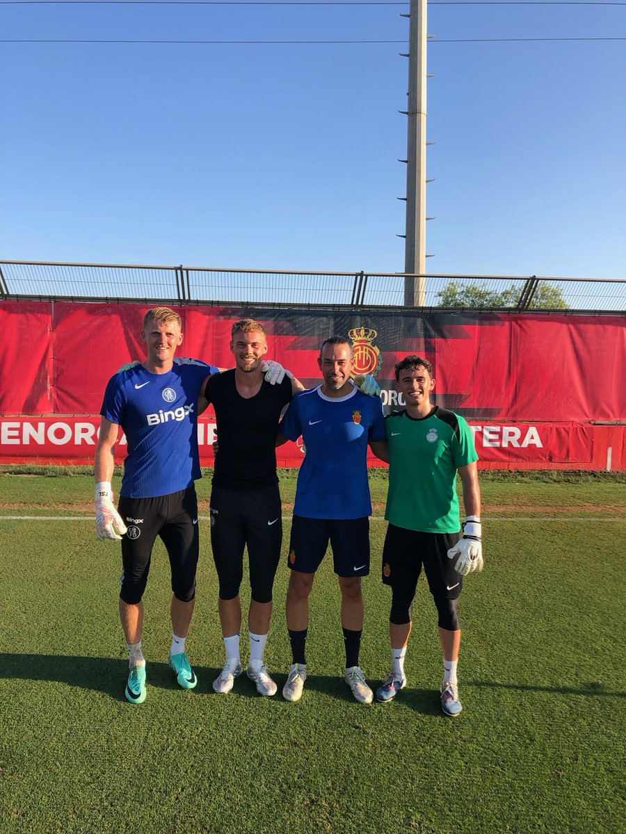LBernat1's tweet photo. Off-season completed. 🧤

An honour to have worked with Filip Jørgensen and Teddy Sharman-Lowe over the past few days.

Thanks to everyone involved for making it possible.

All the best for the season ahead. https://t.co/dzEQsJyA9w