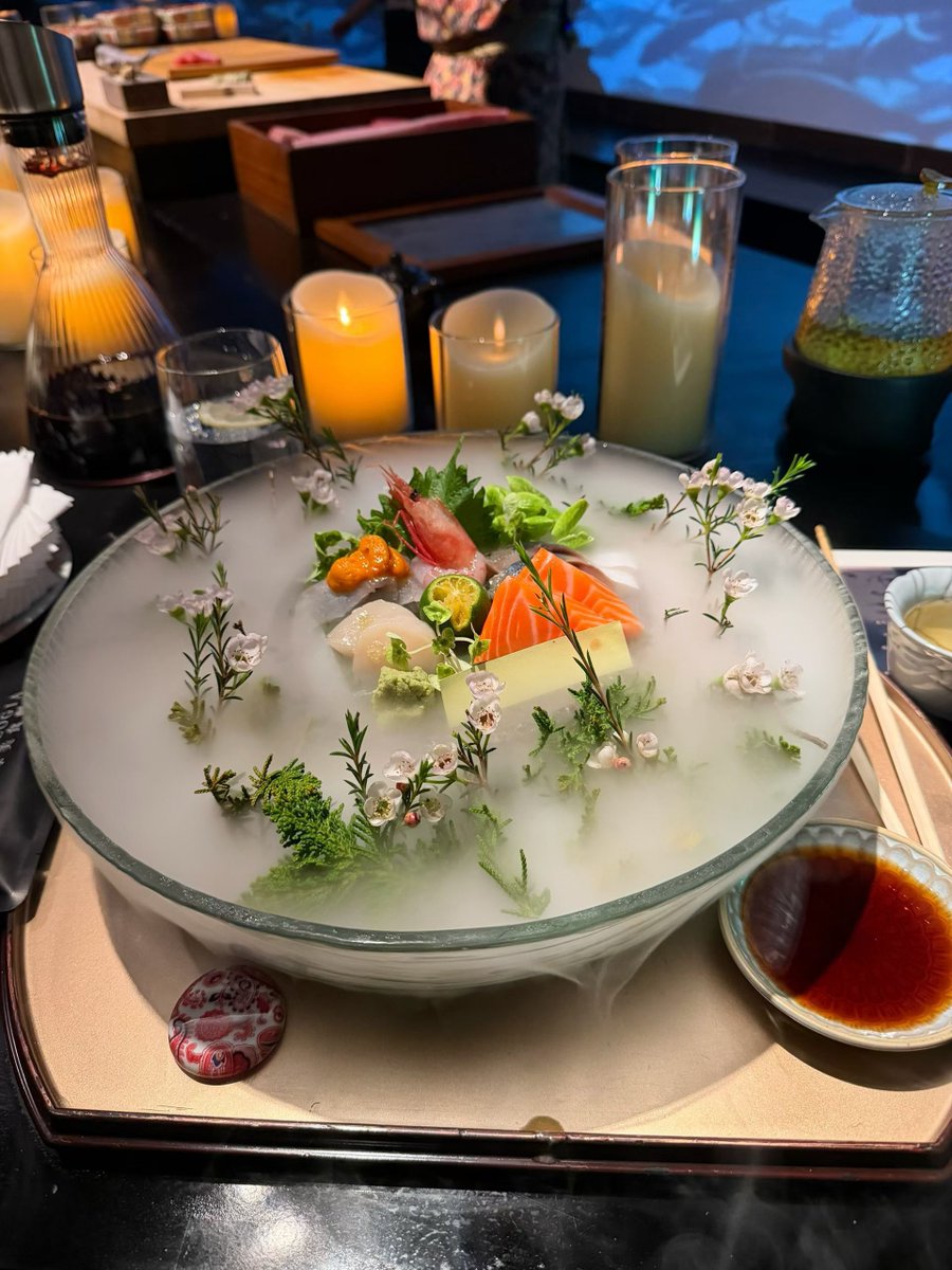 theuniqueAL's tweet photo. Snippets from recent chapters. Evenings of fresh blooms and fine dining, where time stands still and the world fades away.

A true gentleman knows this is simply the baseline. Within the quiet echo of the soul is where the evening truly begins. https://t.co/pdmr6er5wR