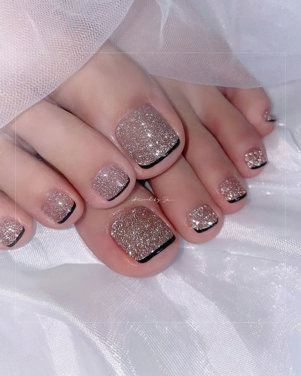 You_R_One's tweet photo. ペディネイル、この中ならどれが好き？💅✨

みんなには4番って言われた！🤍

#ペディネイル #夏ネイル #ネイルデザイン #韓国ネイル #ネイルデザイン https://t.co/BlOpcLBUBg