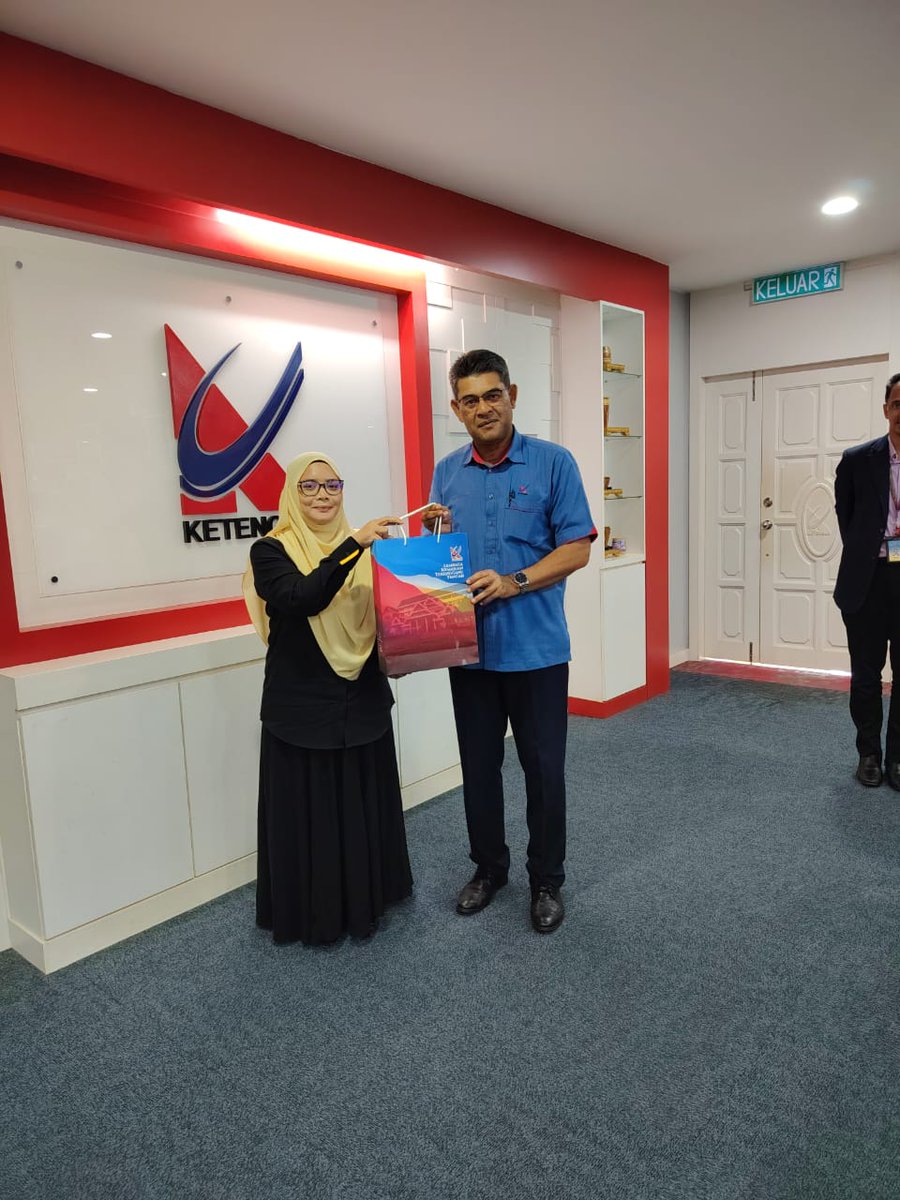 UCAM_Official's tweet photo. Kunjung Hormat Kolej RISDA Sdn. Bhd. ke Lembaga Kemajuan Terengganu Tengah (KETENGAH) membuka lembaran baharu ke arah memperkukuh jaringan kerjasama strategik dalam pembangunan modal insan, latihan kemahiran, TVET, keusahawanan serta pembangunan komuniti. https://t.co/EnJR43V8ES