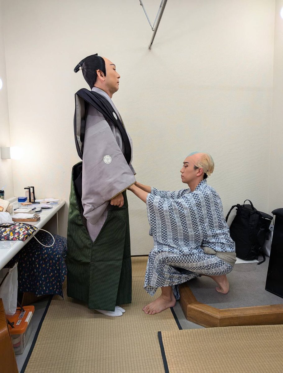 tsurunohakai's tweet photo. 本日、『松竹大歌舞伎八代目尾上菊五郎襲名披露』の巡業初日を迎えました✨
一門は

「雨の五郎」
やゑ亮‥廓の若い者

「魚屋宗五郎」
彦三郎‥家老　浦戸十左衛門
やゑ亮‥申し次　近習

にて出演、八重之は頭��です。

まずは北とぴあからのスタート！
明日は北海道へ移動します✈️

#鶴の羽會 https://t.co/FpKrcKyVQO