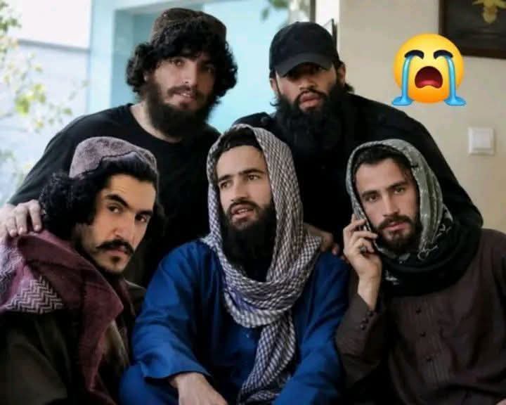 Qarar85's tweet photo. وَلَا تَقُولُوا لِمَن يُقْتَلُ فِي سَبِيلِ اللَّهِ أَمْوَاتٌ ۚ بَلْ أَحْيَاءٌ وَلَٰكِن لَّا تَشْعُرُونَ.
ژباړه: « او هغو کسانو ته، چې د اللّٰه تعالی په لار کې وژل شوي دي، مړه مه وا یاست؛ بلکې هغوی ژوندي دي، خو تاسو (د هغوی د ژوند حقیقت) نه درک کوئ. » 
اللهم تقبله في الشهداء#آمين. https://t.co/f8qkHZn1AG