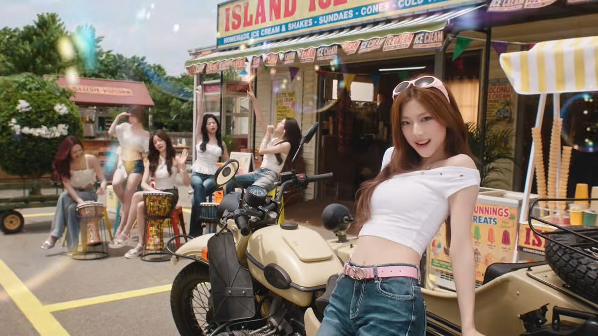 voltage_k100's tweet photo. 🤨☀️🔥SUMMER WITH #RUKA WHO LOOKS BEAUTIFUL!
WITH THIS COOL CLOTHING! I LOVED IT!
The M/V is perfect, go watch it!
*(PICS FROM (I LIKE IT))
#춤 #Ahyeon #Asa #Chiquita #Canny #Pharita #Rora #Ruka #YG #MONSTIEZ! #WORLD_CHOOM_TOUR 2026-27 #CHOOM #BAEMON https://t.co/2lHzIG8WWk
