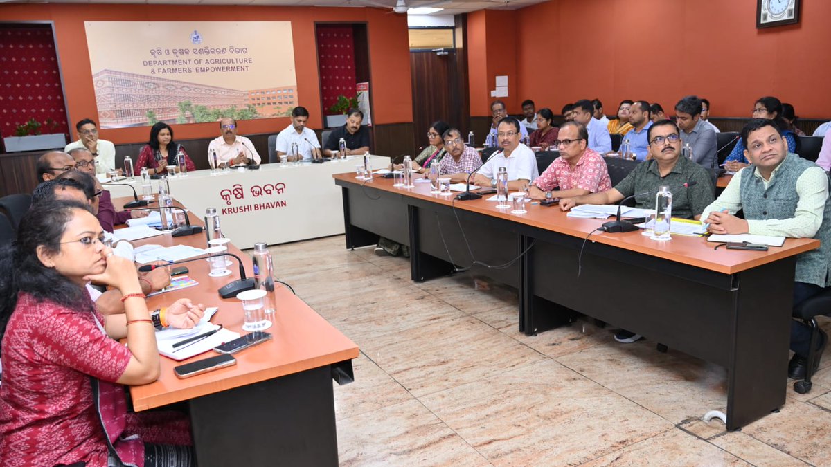 krushibibhag's tweet photo. The Commissioner-cum-Secretary, Department of Agriculture & Farmers’ Empowerment, chaired the Crop Weather Watch Group meeting to review the progress of the South-West Monsoon and Kharif preparedness across Odisha.

The meeting assessed rainfall and weather forecasts, reservoir levels, seed and fertilizer availability, quality input enforcement, agricultural credit, and crop coverage. Emphasizing close and continuous monitoring, he directed all concerned agencies to remain vigilant and ensure timely support to farmers.