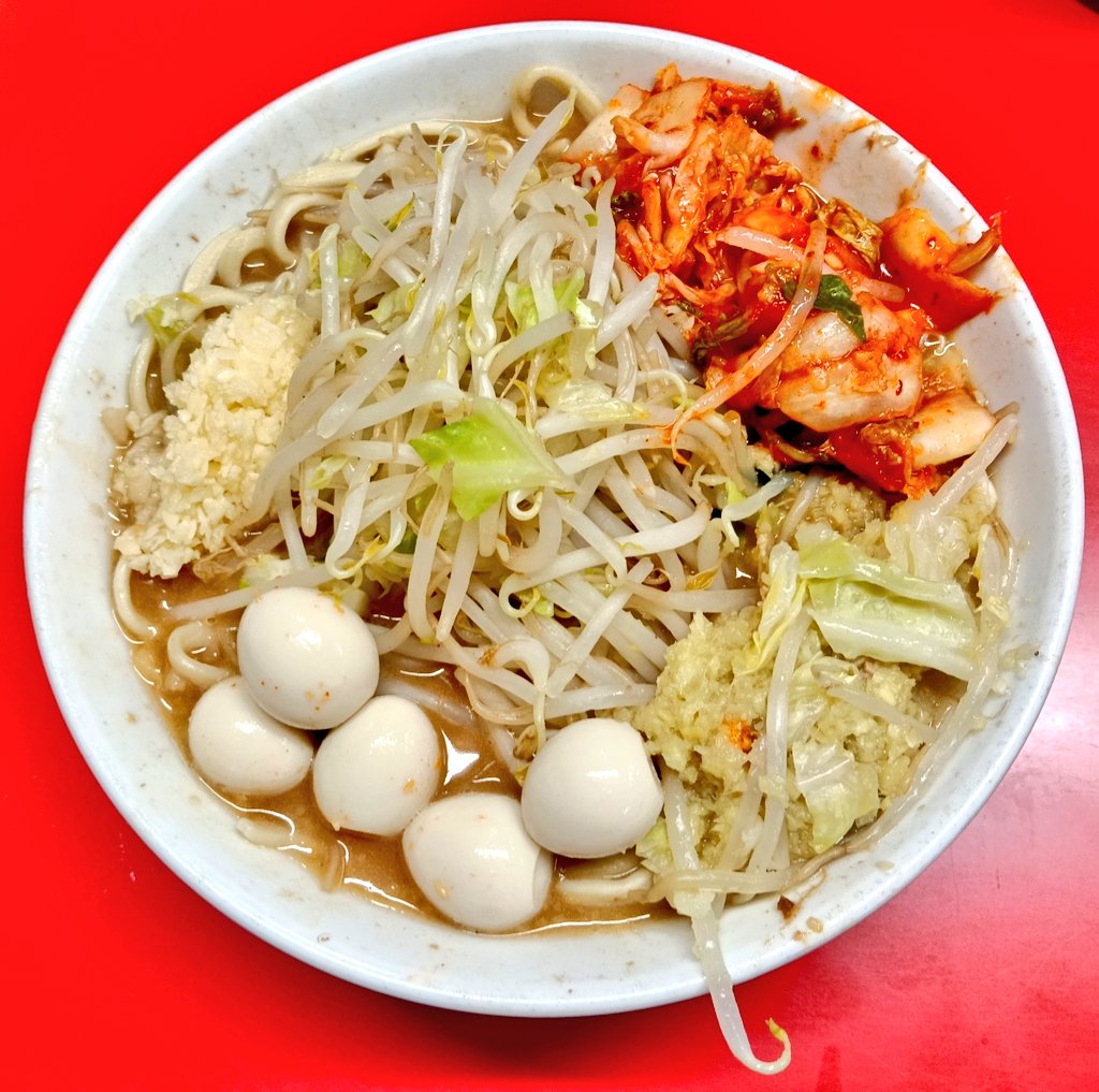 BBBeer___BBBeer's tweet photo. ラーメン二郎 仙台店2
小920 麺sYhN
キリラ300
キムチ50
ウズラ100
生姜50

仙台店·仙台店2さんで記念すべき50杯目💛💛💛💛💛
BGMがケツメイシさんのタイミングで狂喜乱舞💚
あんだけ可愛い顔した頭ピンクの子🩷SKMスペシャル🩷
甘くて濃ゆくてすこでまうんめっ💛
4時間後に51杯目💛
#ケツゴニア婦人部 https://t.co/3uxxcwkTQr