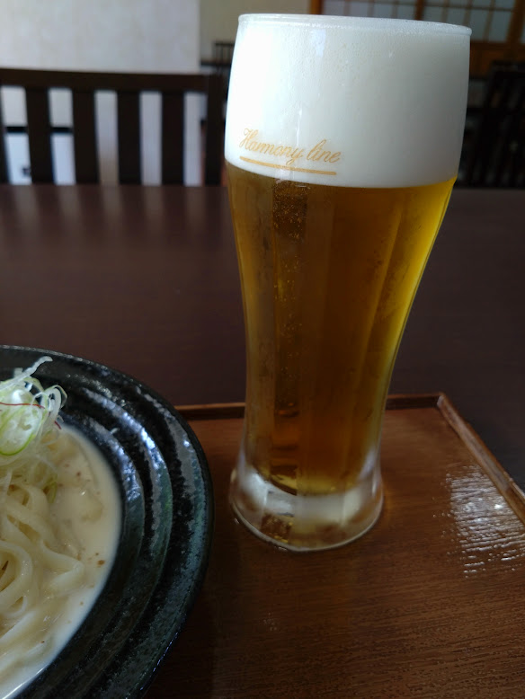 Johnny_trs's tweet photo. 浄土平から福島駅の間にある高湯温泉で降りて♨🍺
普通の大浴場もあるが洗い場の無い昔ながらの方に入った。強力な硫黄泉で匂いが残るよ😂 https://t.co/1RfTC33wir