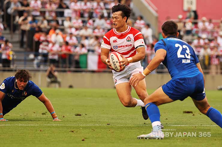 rugjpn365's tweet photo. ラグビー日本代表・廣瀬雄也選手が語る、イタリア戦勝利の裏側。
https://t.co/pBcwpCL0Ts

「今日が自分の中でのファーストキャップだったかな、と感じた」

そう語る真意とは？ノーサイド直後、明治大後輩の伊藤龍之介と抱き合った瞬間の想いも明かす。

#ラグビー日本代表 #廣瀬雄也 #ラグビーネーションズカップ #クボタスピアーズ船橋・東京ベイ
