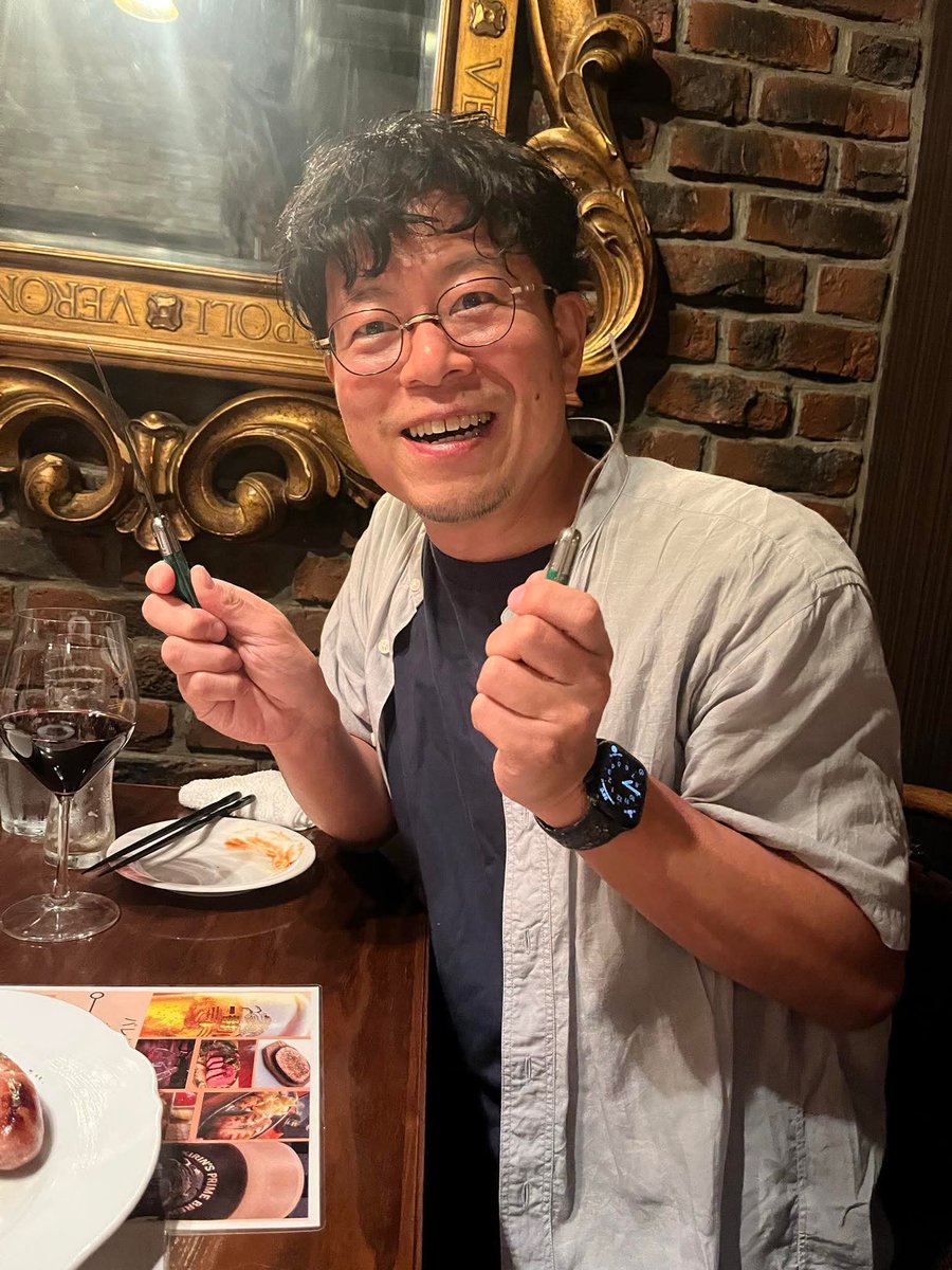 nobuya_sax's tweet photo. ◉その１
10月11日宗次ホールで共演の
宗次スペシャルサックスバンドのメンバー紹介　
8人順番に紹介します。写真もサイコー😄
全部観てくださーい。
共演が楽しみです。
順に
ソプラノ
・松原孝政さん　カルテットスピリタス名古屋音大准教授
肉を食べると力を発揮します💪
・大橋音子さん　フリーランス
昨年に続き二度目の共演、大変光栄です。五感に「効かせ」、「魅せる」パフォーマンスを是非お楽しみください！
アルト
・小森伸二さん　名古屋音楽大学、金城学院大学、同朋高校音楽科、各非常勤講師
今回も打ち上げで美味しいワインが飲めるように頑張ります🍷
・近藤大洋さん　東京藝術大学別科一年生
岡山出身、東京在住、第二の故郷は愛知県。大洋と書いて"ひろみ"と読みます。
(昨年に引き続き今回も宗次スペシャルサックスバンドとして須川先生とご一緒できますことを光栄に思います！)
皆様に楽しんでいただけるよう精一杯頑張ります