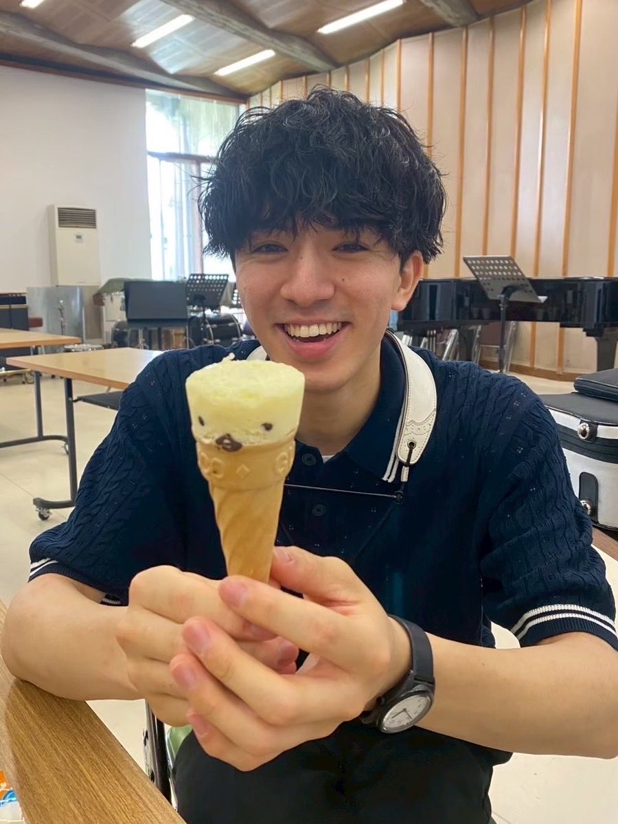 nobuya_sax's tweet photo. ◉その１
10月11日宗次ホールで共演の
宗次スペシャルサックスバンドのメンバー紹介　
8人順番に紹介します。写真もサイコー😄
全部観てくださーい。
共演が楽しみです。
順に
ソプラノ
・松原孝政さん　カルテットスピリタス名古屋音大准教授
肉を食べると力を発揮します💪
・大橋音子さん　フリーランス
昨年に続き二度目の共演、大変光栄です。五感に「効かせ」、「魅せる」パフォーマンスを是非お楽しみください！
アルト
・小森伸二さん　名古屋音楽大学、金城学院大学、同朋高校音楽科、各非常勤講師
今回も打ち上げで美味しいワインが飲めるように頑張ります🍷
・近藤大洋さん　東京藝術大学別科一年生
岡山出身、東京在住、第二の故郷は愛知県。大洋と書いて"ひろみ"と読みます。
(昨年に引き続き今回も宗次スペシャルサックスバンドとして須川先生とご一緒できますことを光栄に思います！)
皆様に楽しんでいただけるよう精一杯頑張ります