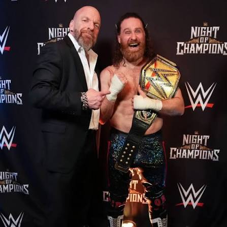 codeastar's tweet photo. Same stance, 9 days ago.
Different champion, same belt.
@SamiZayn is now the former Undisputed @WWE Champion!!! #AndGone https://t.co/xtMu8fP4bj