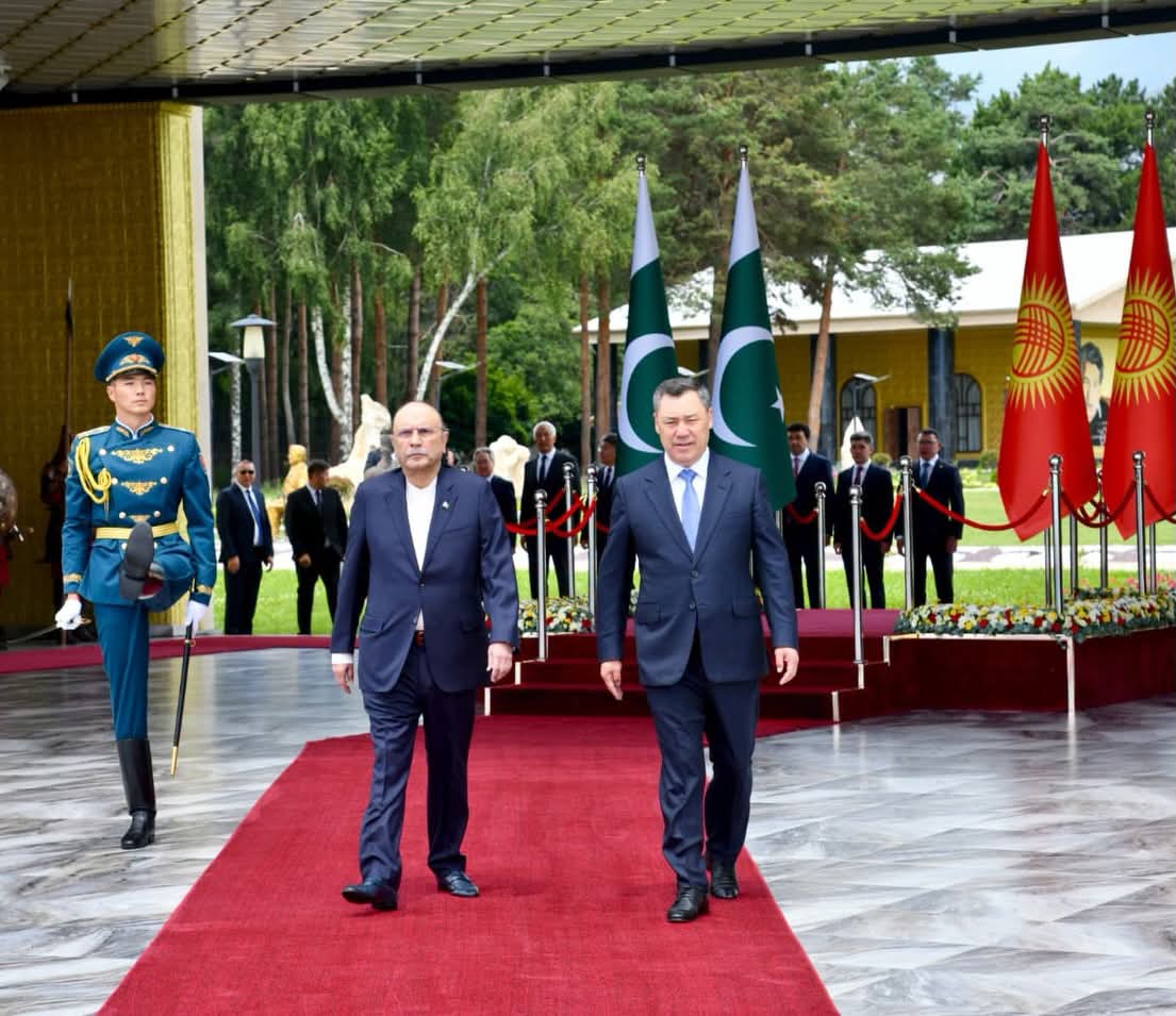 mersadambalhro1's tweet photo. An official welcome ceremony was held in honor of Presdent @AAliZardari at Rukh Ordo Cultural Complex in Cholpon-Ata,Kyrgyzstan
Upon his arrival at ceremony,Kyrgyz Presidnt Sadyr Japarov warmly welcomed President #AAZ national anthems of both countries were played during ceremony https://t.co/kDsgL1ME0C