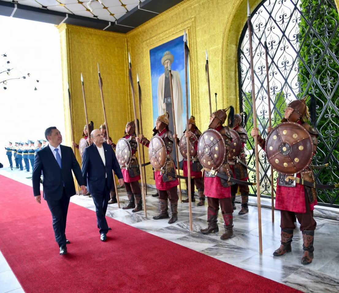mersadambalhro1's tweet photo. An official welcome ceremony was held in honor of Presdent @AAliZardari at Rukh Ordo Cultural Complex in Cholpon-Ata,Kyrgyzstan
Upon his arrival at ceremony,Kyrgyz Presidnt Sadyr Japarov warmly welcomed President #AAZ national anthems of both countries were played during ceremony https://t.co/kDsgL1ME0C