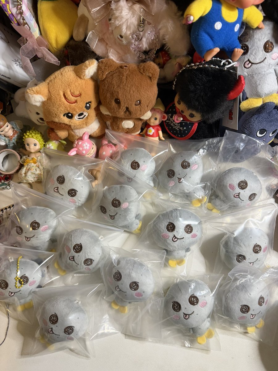 meanisalouie's tweet photo. พร้อมส่ง wts ขาย เฟบ/เมนชั่นก่อนเดม

boss riize 8cm ตุ๊กตาหัวโต
ดลลี่ 450
อูรักบัม 490
โทนยังด็อก 490
ตลบยอง 350 *น้องไม่เรียบร้อย ขอคนรับได้นะคะ*

สกุชชี่ วอนบิน 360 มือ 2 ค่ะ แกะบีบไป 1 ปื๊ด

รวมส่ง ems นัดรับได้ค่ะ

#ตลาดนัดriize #ตลาดนัดน้องข้าว ตุ๊กตา พวงกุญแจ อึนซอก ซองชาน วอนบิน โซฮี