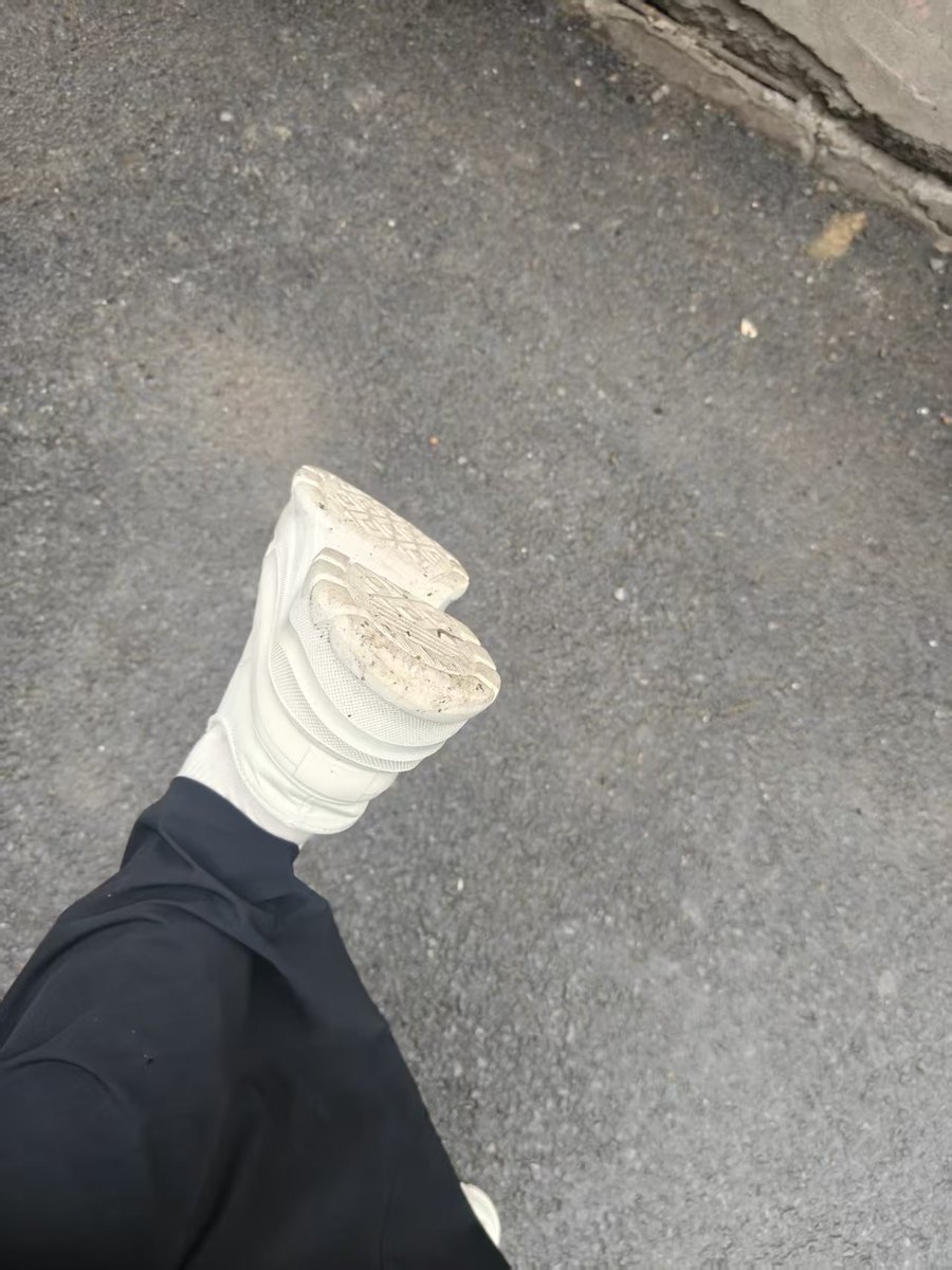 TTnvdie's tweet photo. 花傻逼贡奴们的钱🖤 傻逼爽死了吧？
看亲妈祖宗鞋底和中指磕头喷精，操你妈🖤
#贡奴 #ATM #绿奴 #女性崇拜 #女s #压榨 #胁迫奴 #羞辱 #寸止 #倒计时 https://t.co/Jajyk2eCBI