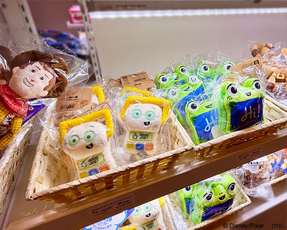 marimocraft_eve's tweet photo. ＼\ 本日オープン /／
トイ・ストーリー５  POP UP STORE by marimo craft＠東京ミッドタウン日比谷
🚀 2026/7/7(火)～7/20(月祝)
👢11:00～20:00
※初日は12:00オープン
🐸東京ミッドタウン日比谷 B1F 地下広場
🐶https://t.co/n5XTm2f8Z4

かわいい店内の様子をお届け📸🎵
イベント限定商品やお買い上げ特典をご用意しています⭐

#トイストーリー５　#ディズニー