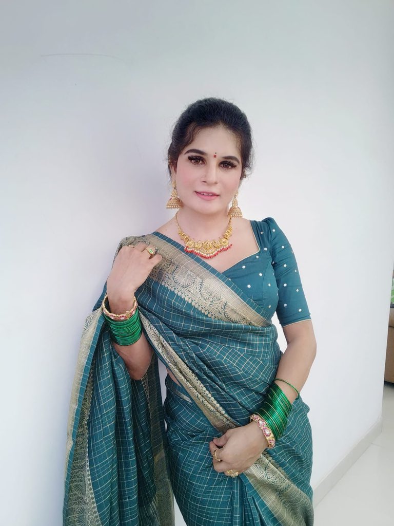 sweetymistress's tweet photo. Hi friends 

Who’s like me in saree friends 

Comment me guys ?? https://t.co/1EEpB2kOqw