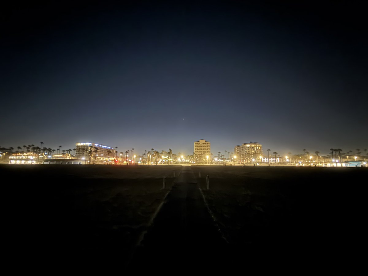 kurrou_'s tweet photo. 3am beach stroll https://t.co/9l2zDlwehz
