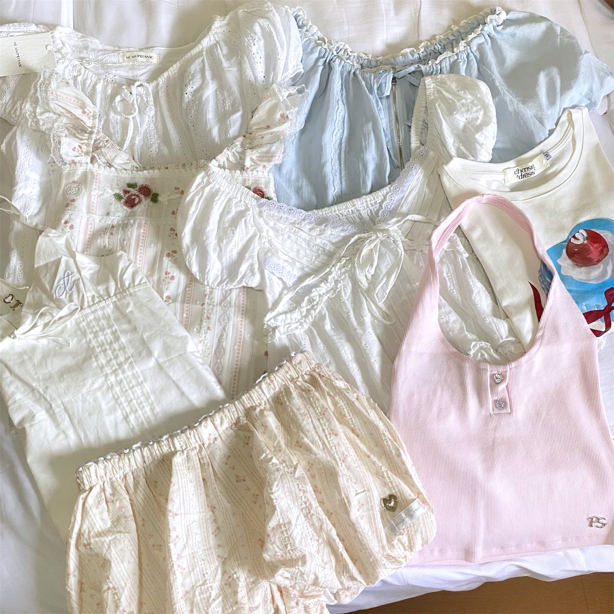 d3cemberaun's tweet photo. ˚ ౨ৎ ꒰ new &amp; used ꒱ 🪷💌

hi cutie ♡ new drop incoming

🗓️ พรุ่งนี้ 08/07 · 21.00 น.
🎀 shipping 40 (1–3 ตัว) / 45 (3+)
🏷️ rt + ปัก + follow → ลด 5.-

#ส่งต่อ #เสื้อผ้ามือสอง #ส่งต่อเสื้อผ้า #ส่งต่อเสื้อผ้ามือสอง https://t.co/SUbutbYG4s