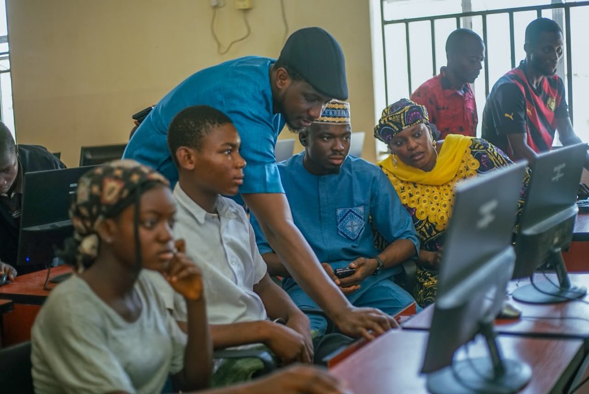 kaybabaofficial's tweet photo. Happy birthday to Hon. @usmanlade. You are a huge gain for young people in leadership. I pray that God Almighty continues to bless and elevate you. 

Have a lovely celebration. https://t.co/yf5y2KWHya