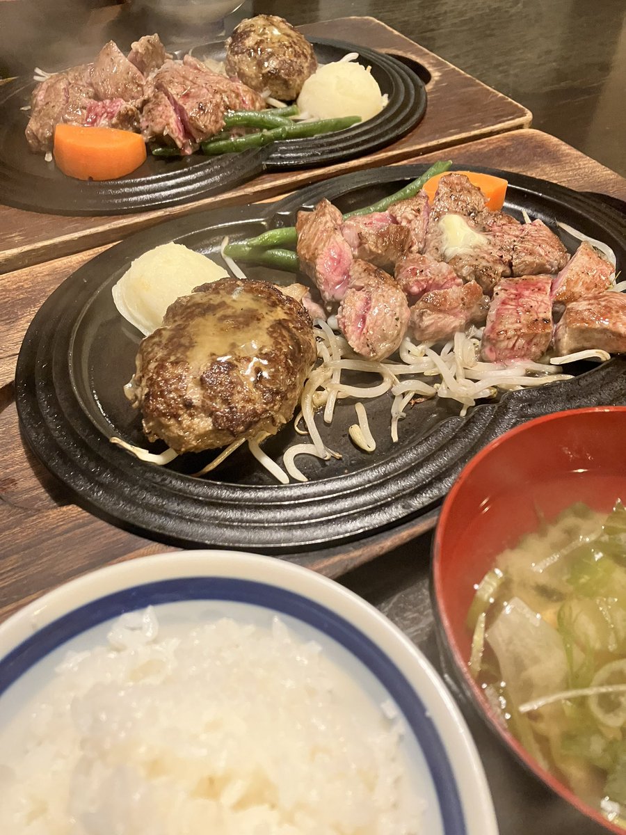 ayakawana's tweet photo. 銀座でランチ☺️
ハンバーグ100g、ステーキ150gペロリでした😋 https://t.co/80VoxFsJ0v