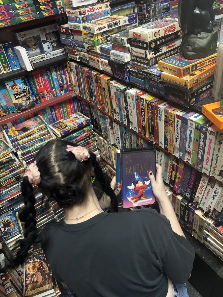 humantooth's tweet photo. i was hunting for dumbo (-‿‿-) https://t.co/r1S1jKWphl
