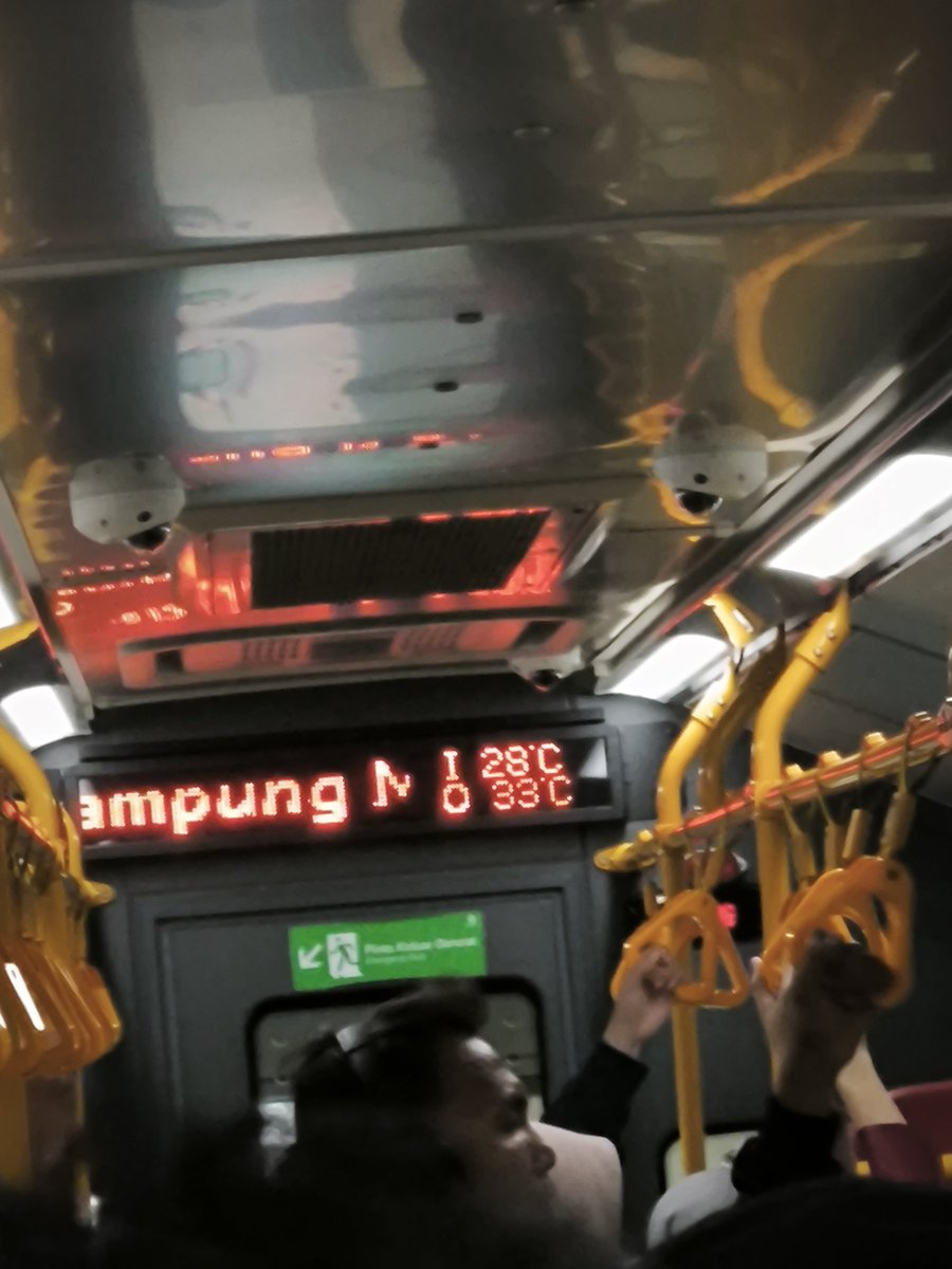 idan98's tweet photo. Kak admin @PT_Transjakarta, minta tolong Pramudi DMR-240127 settingan AC disesuaikan, sore panas suhu setnya di 28, pada kegerahan, Makasih https://t.co/mLkDNTYqJI