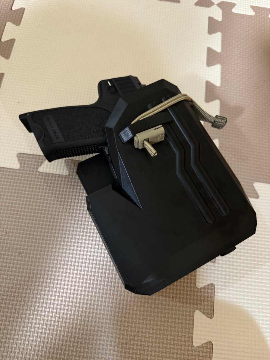 Kiro_Dispatch's tweet photo. 初めてホルスター作った https://t.co/8F6teabUWA