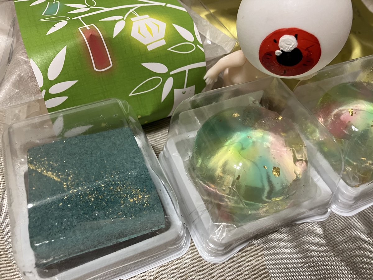 tyainan's tweet photo. 同居人が東京大神宮のお土産で伊勢から取り寄せられた七夕和菓子買ってきてくれたんじゃー！！綺麗ー https://t.co/MozQvHjT6D
